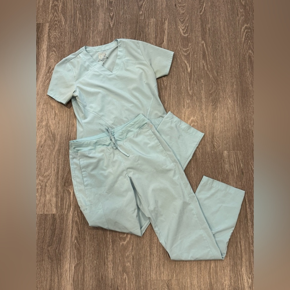 Barco One Scrub Set